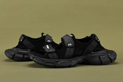 Balenc1aga 3XL Black Sandalen mit Logo-Applikation Replica