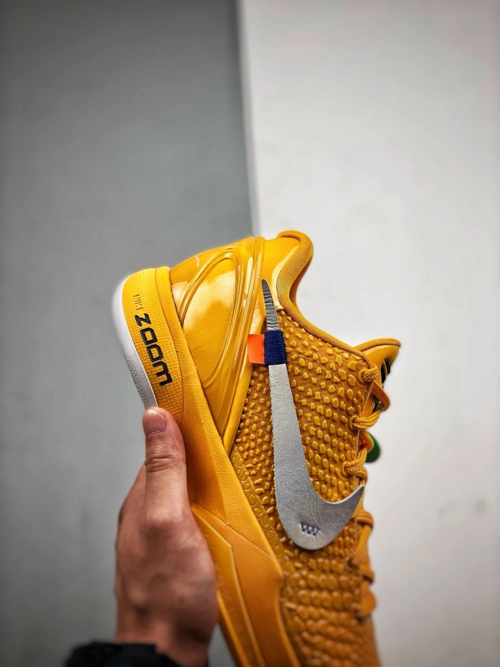 OFF-WHITE x Kobe 6 “University Gold”