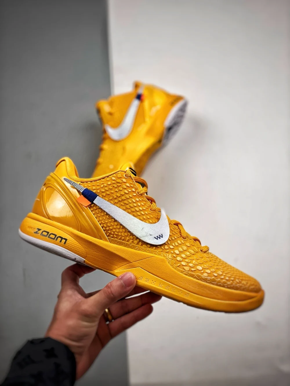 OFF-WHITE x Kobe 6 “University Gold”