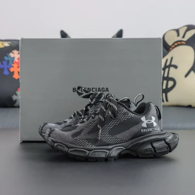 Balenciaga 3XL Strick-Sneaker in Schwarz/Weiß