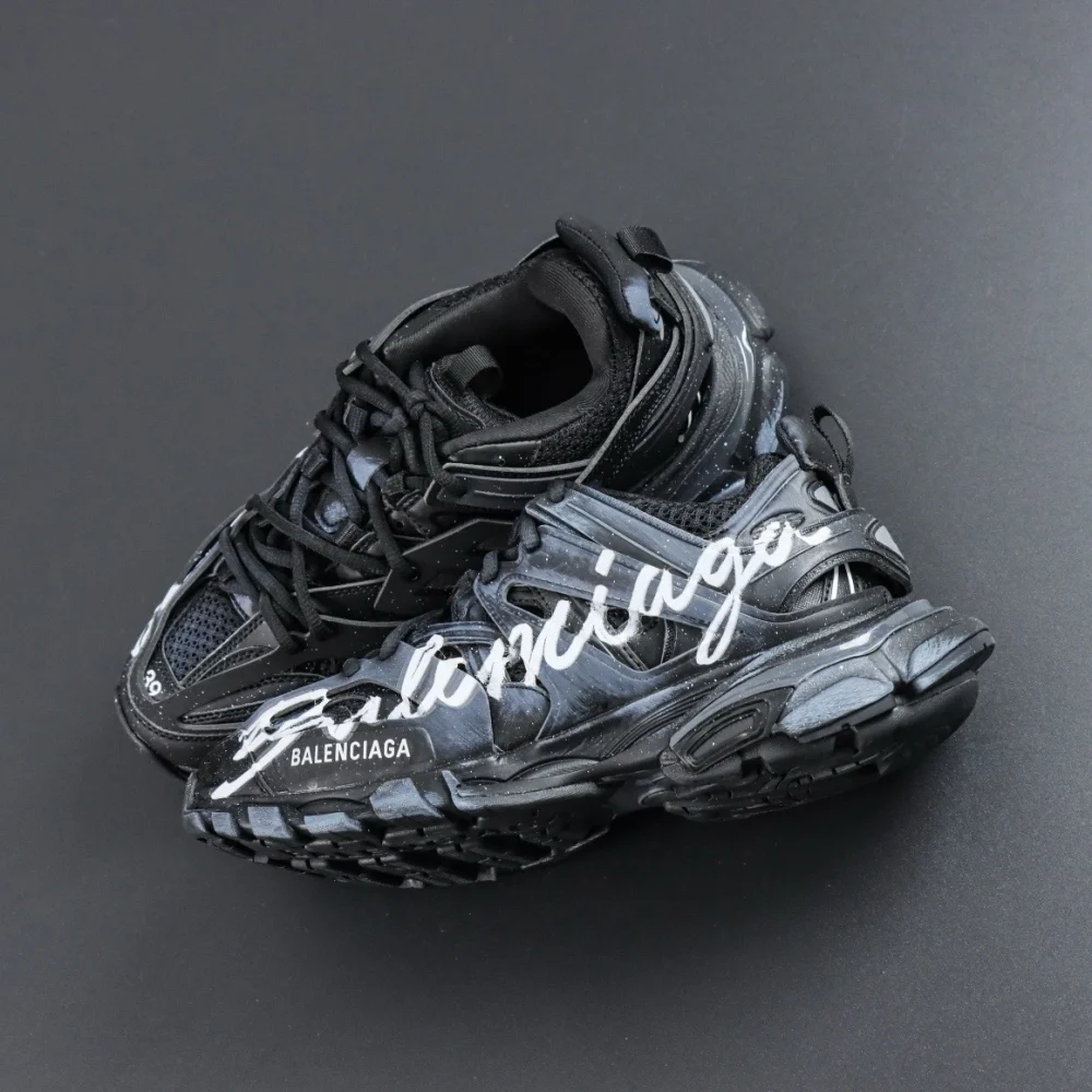 Balenciaga Track Sneaker in Weiß mit Graffiti-Muster – Bild 5