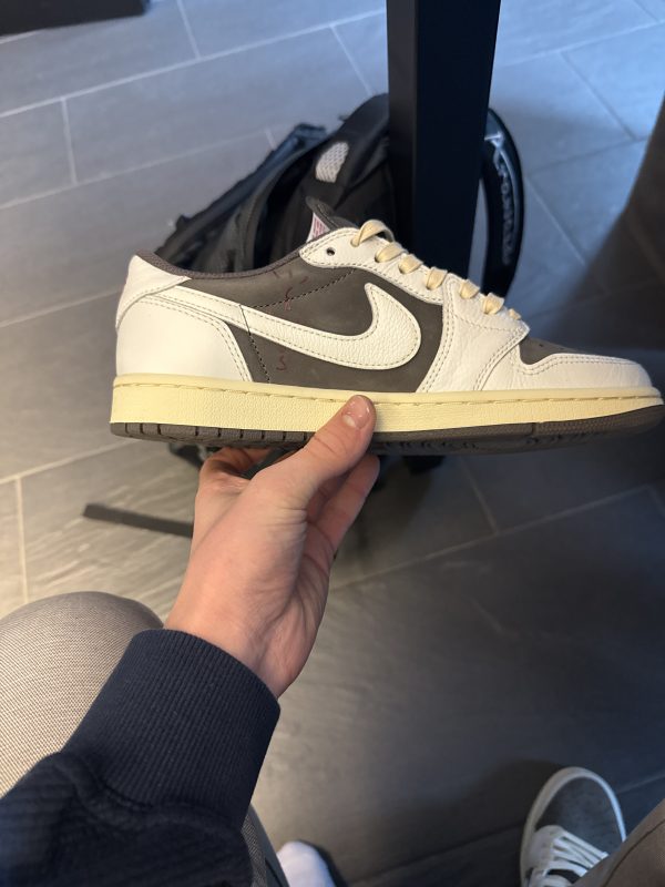 Bild #2 von EPS 77837 Corsin Dion Lüthy