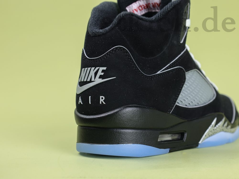 Die Besten Air Jordan 5 Schwarz Metallic Neuinterpretiert 2025 – Bild 12