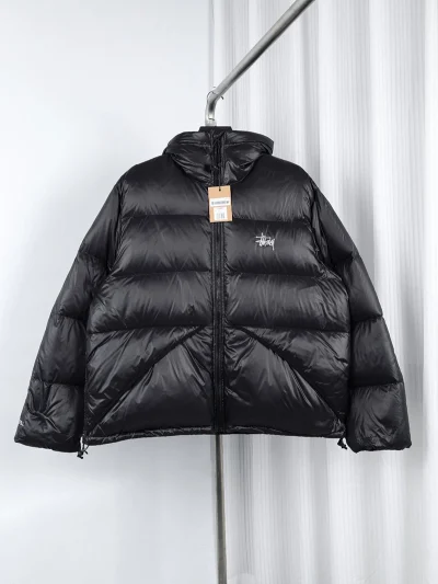 Stussy 23Fw Daunenjacke mit Kapuze in Schwarz und Grau