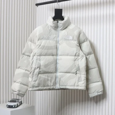 The North Face X Kaws 𝟏𝟗𝟗𝟔 Daunenjacke