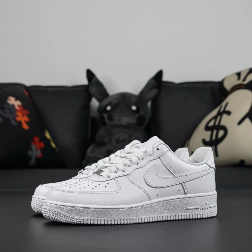 Air Force 1 '07 'Triple White' Reps – Bild 3