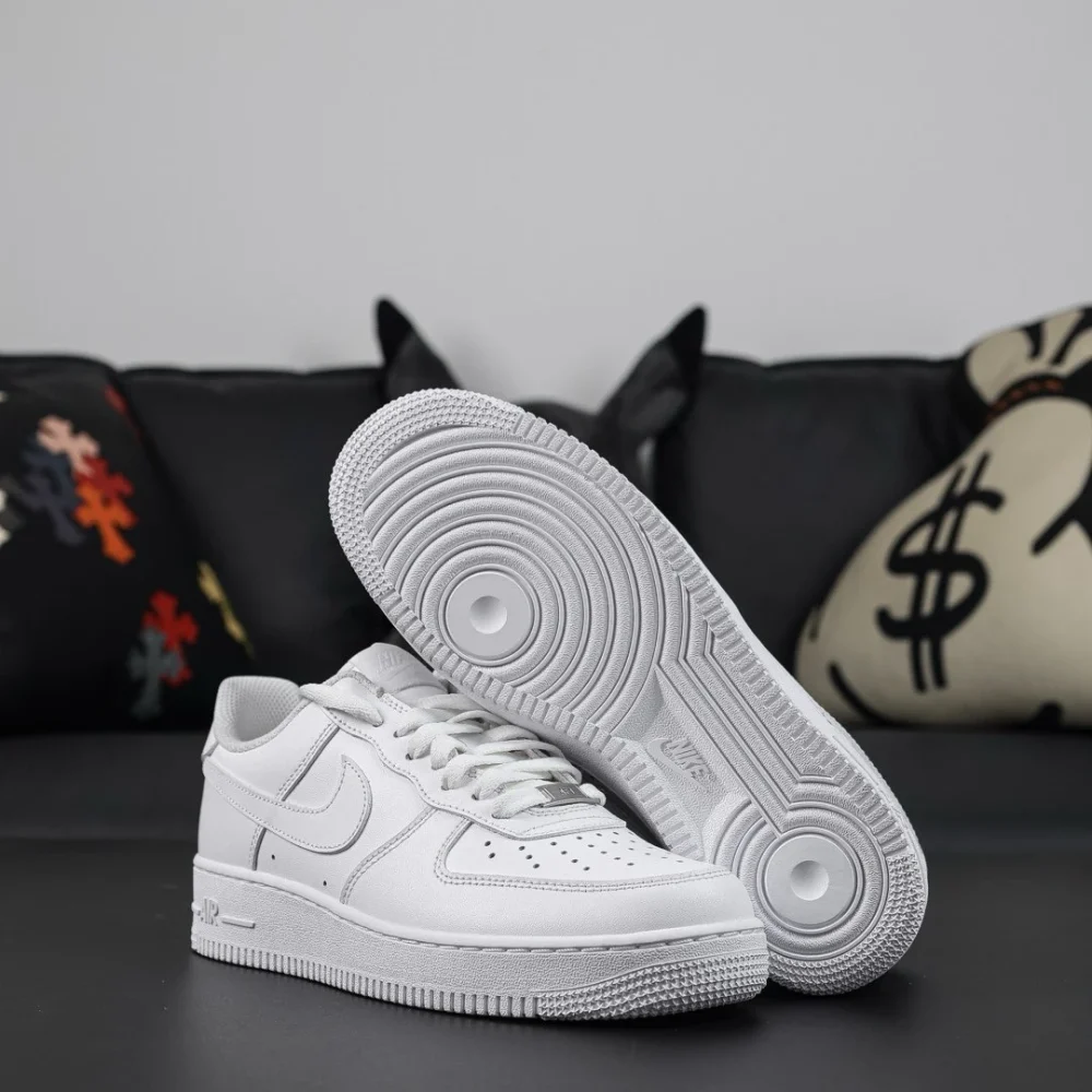 Air Force 1 '07 'Triple White' Reps – Bild 5