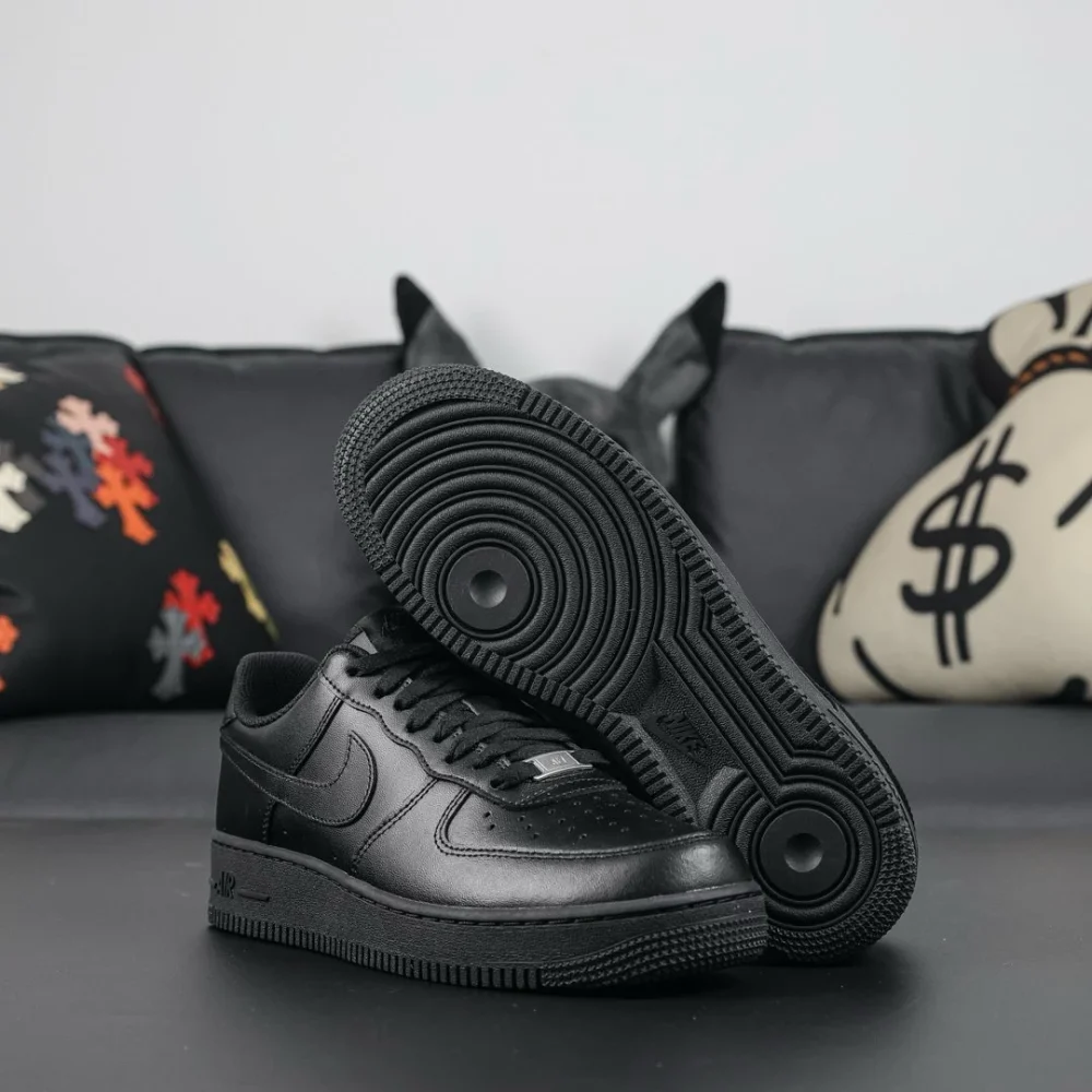 Air Force 1 FlyEase Triple Black Low Top – Bild 4