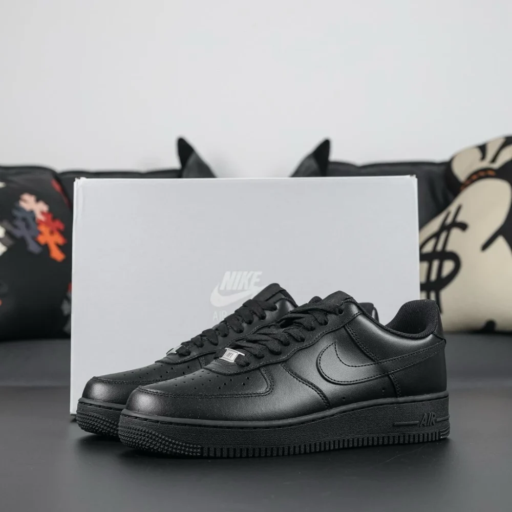 Air Force 1 FlyEase Triple Black Low Top