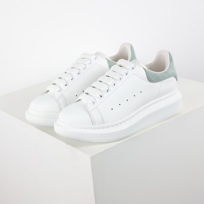 Alexander McQueen Weiße Schuhe „Mintgrün“