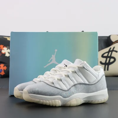 Air Jordan 11 Low Snake Year Limited CNY Weiß Lila Schwarz