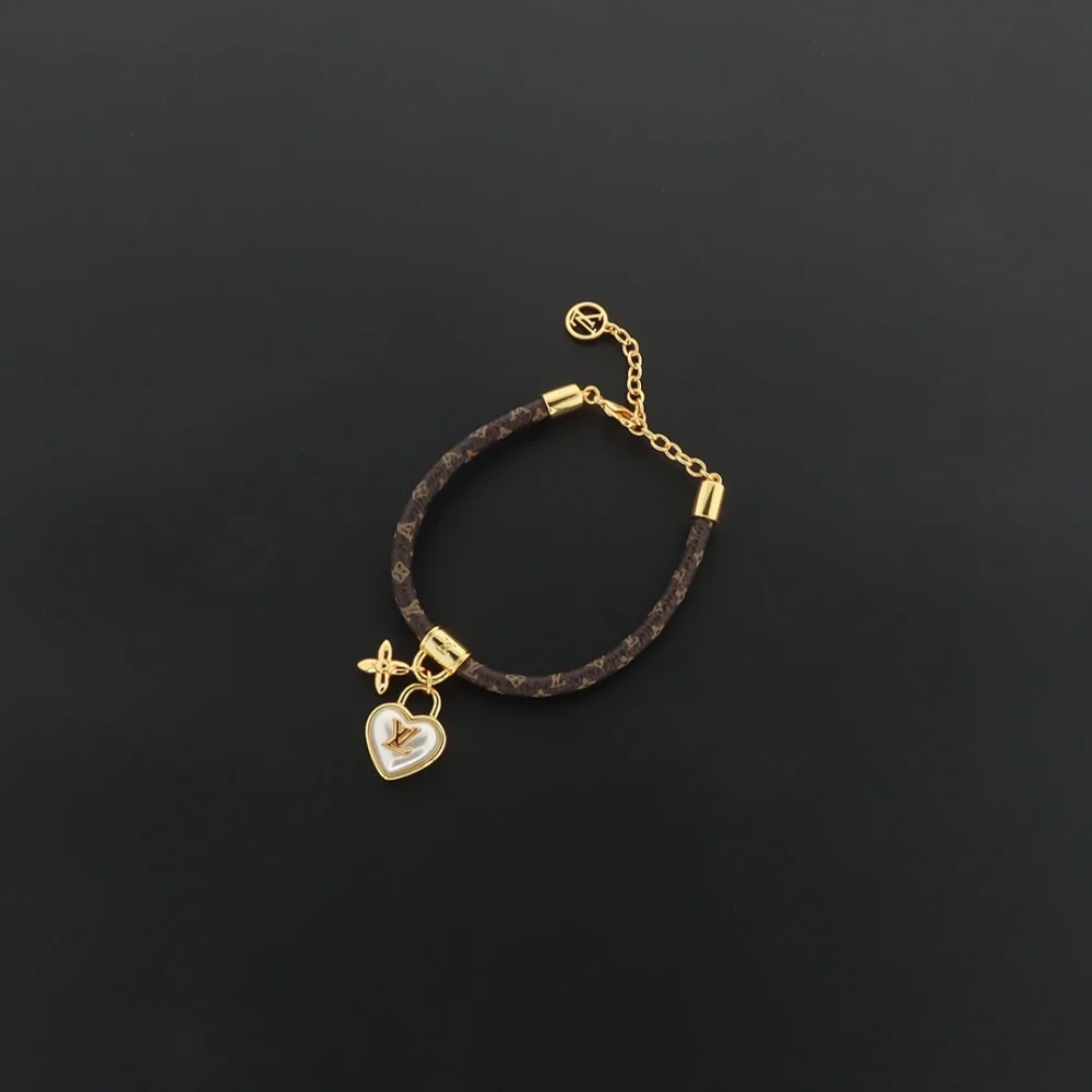 Armband mit Love-Anhänger