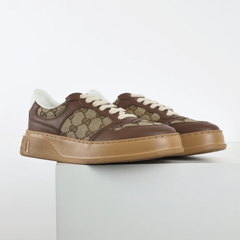 Low Top Sneakers aus Canvas und Leder Braun Beige