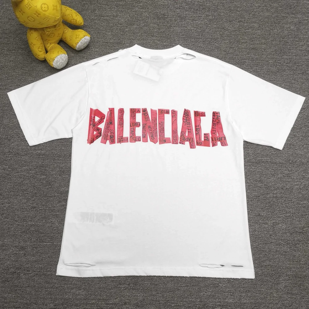 Balenciaga Tape Type T-Shirt mittlerer Schnitt in Himbeere weiß