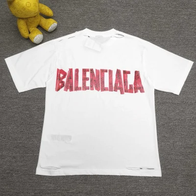 Balenciaga Tape Type T-Shirt mittlerer Schnitt in Himbeere weiß
