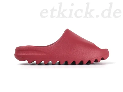 Yeezy Slides ‚Weinrot‘ Matt
