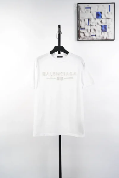 Balenciaga Buchstaben-Patchwork mit zerstörten kurzen Ärmeln