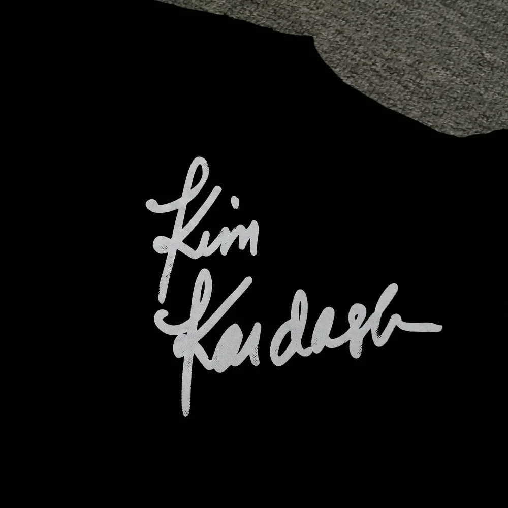 Balenciaga Kurzärmliges T-Shirt mit Brand Ambassador Fanclub-Schriftzug – Bild 3