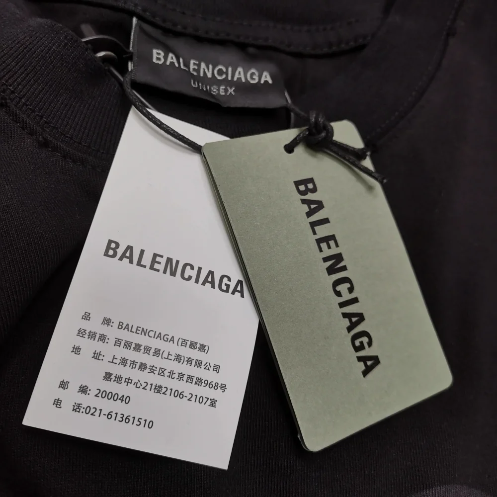 Balenciaga Kurzärmliges T-Shirt mit Brand Ambassador Fanclub-Schriftzug – Bild 4