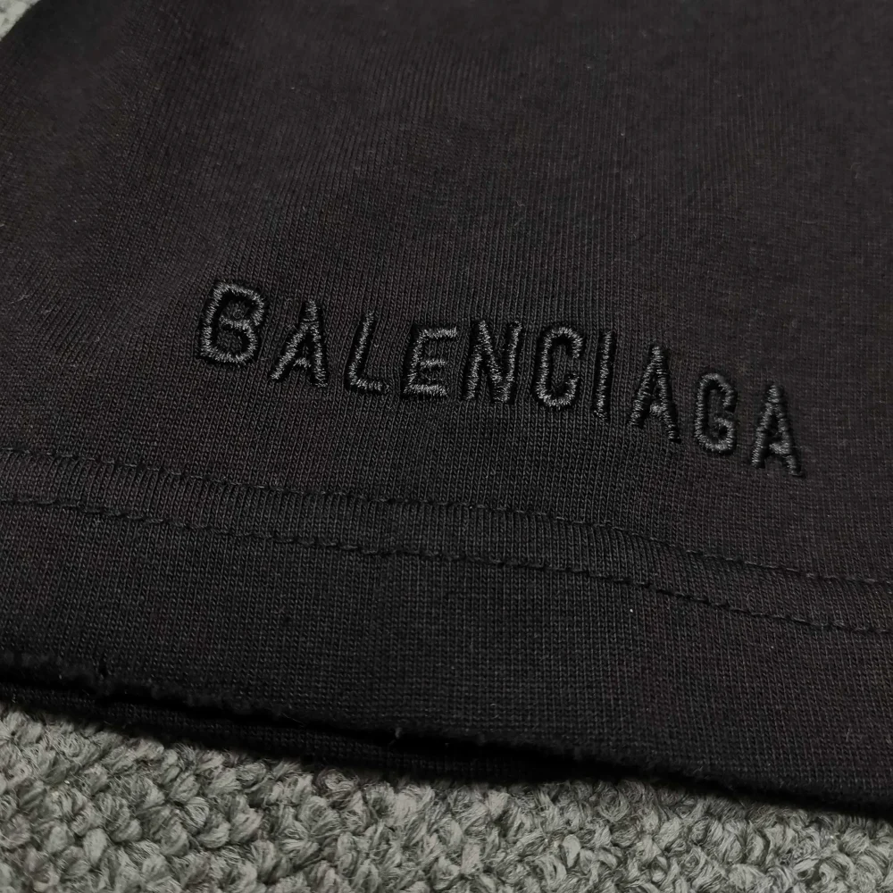 Balenciaga Kurzärmliges T-Shirt mit Brand Ambassador Fanclub-Schriftzug – Bild 5