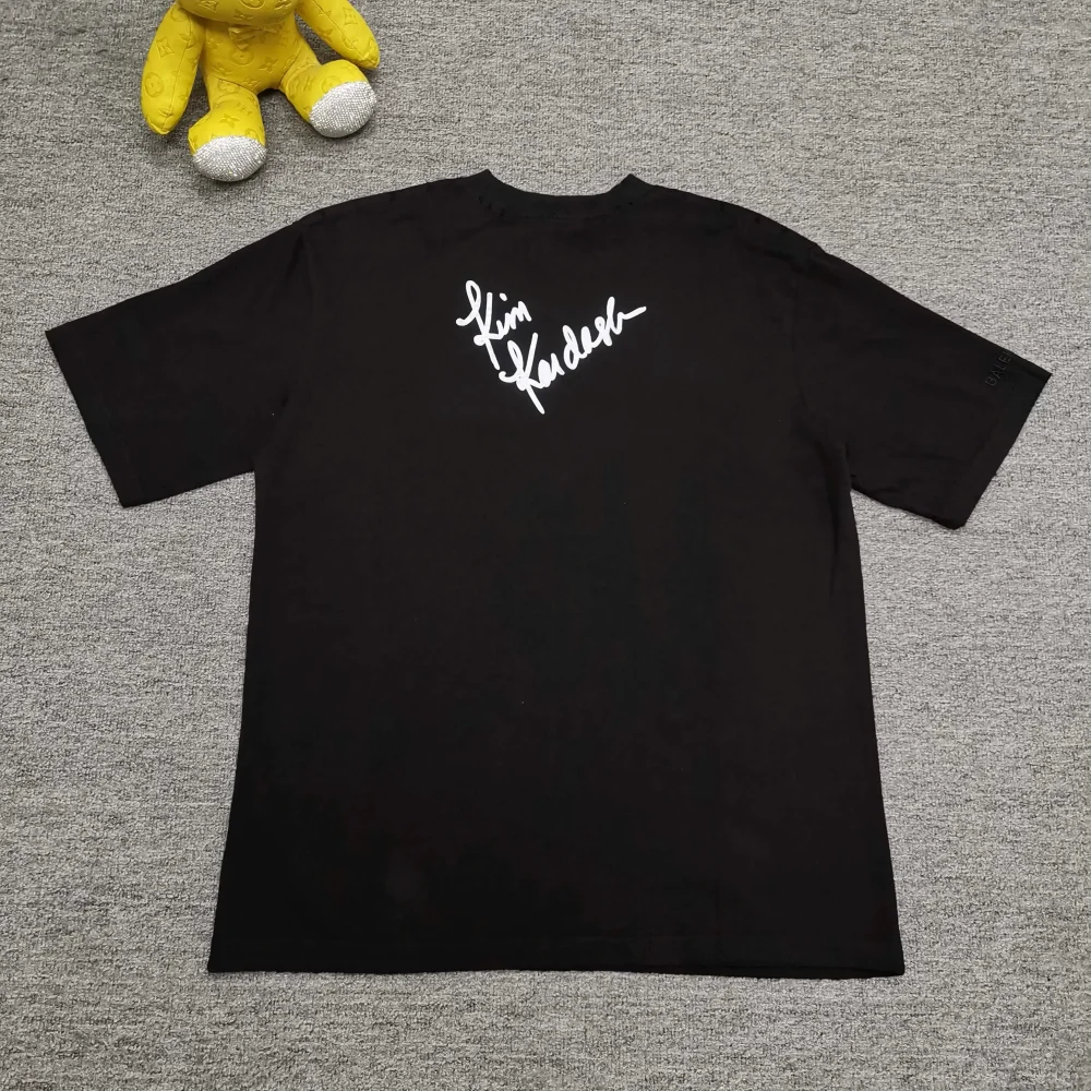 Balenciaga Kurzärmliges T-Shirt mit Brand Ambassador Fanclub-Schriftzug – Bild 2