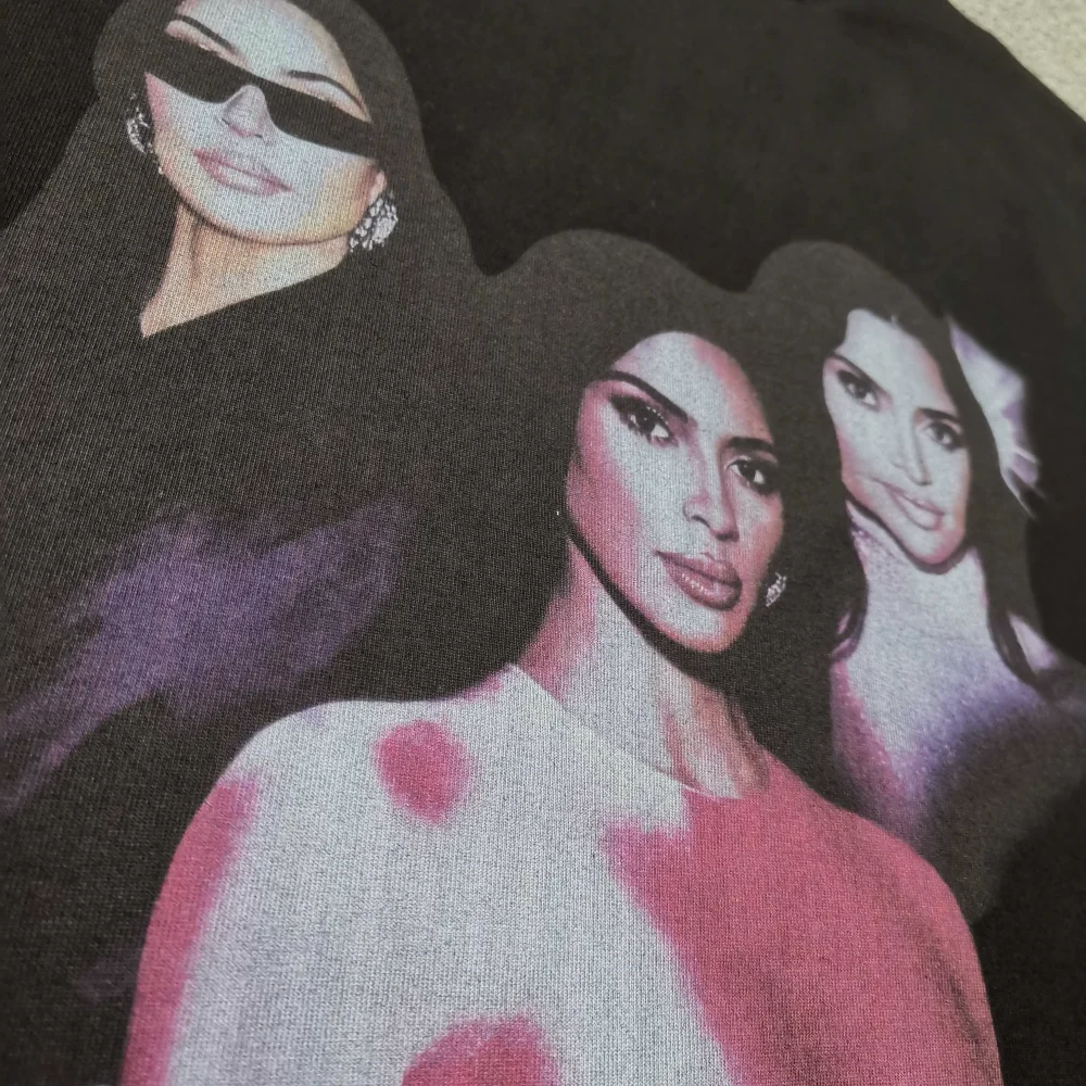 Balenciaga Kurzärmliges T-Shirt mit Brand Ambassador Fanclub-Schriftzug – Bild 7