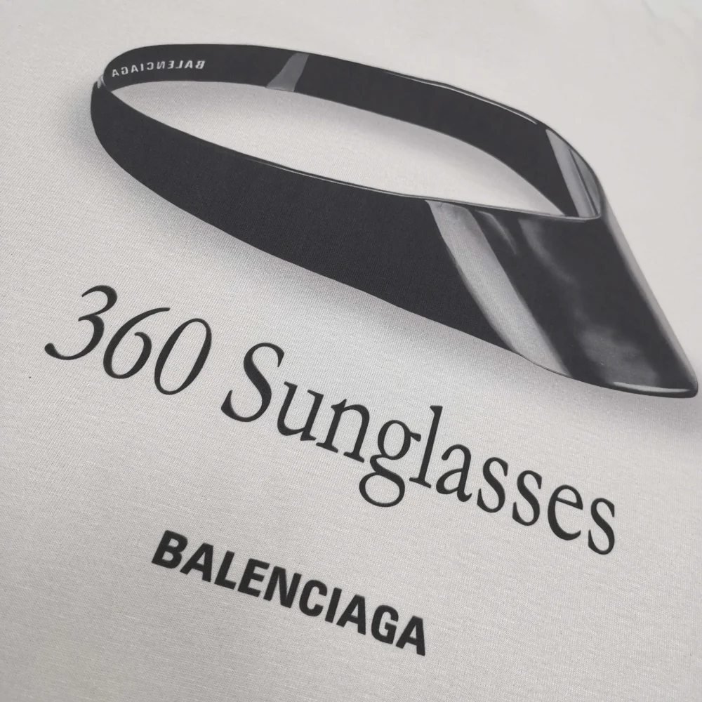 Balenciaga Kurzärmliges T-Shirt mit Sonnenbrillen-Print vorne und hinten – Bild 4