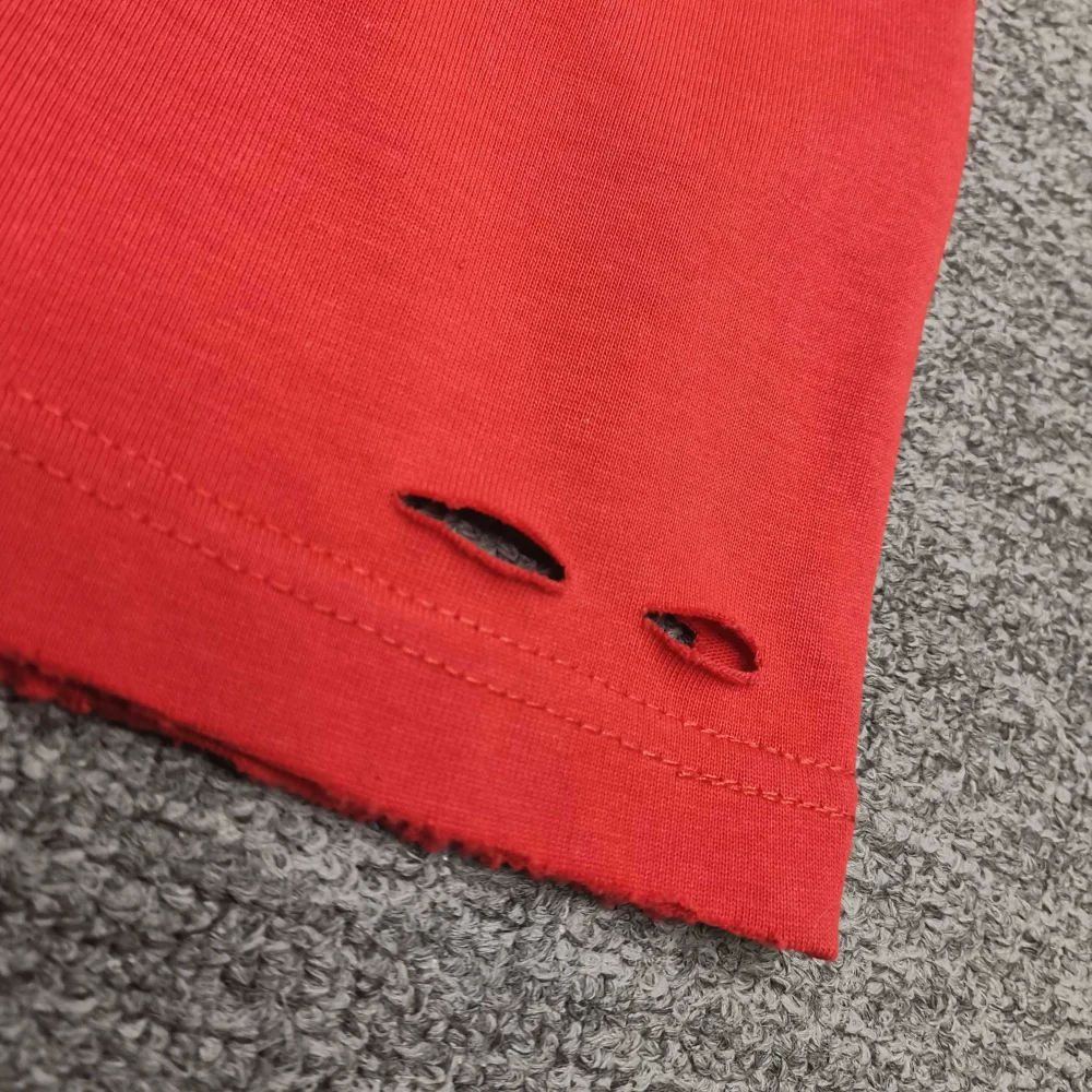 Balenciaga T-Shirt mit kurzen Ärmeln und gewaschenem Muster rot – Bild 5