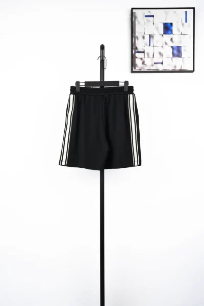 Celine Shorts mit seitlichem Band Schwarz