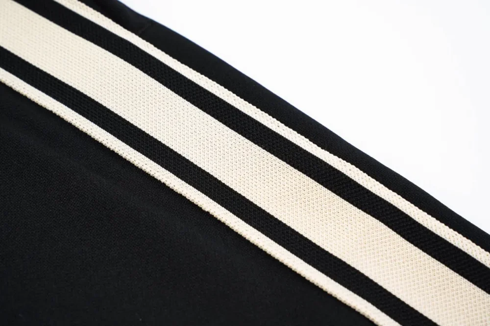 Celine Shorts mit seitlichem Band Schwarz – Bild 8