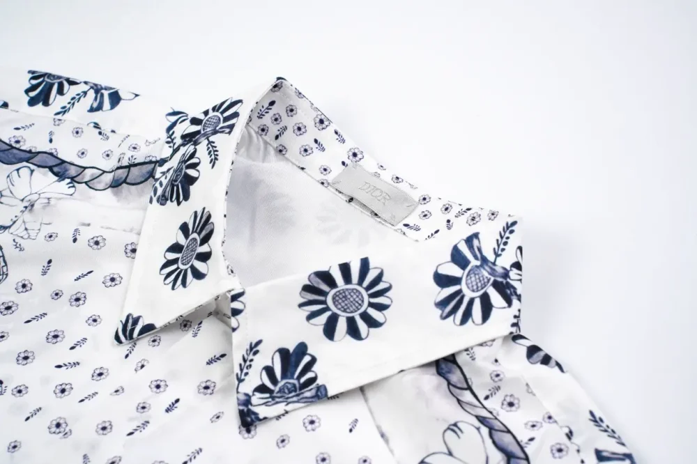 Childlike Flower Painting Langarmshirt Blau – Bild 4
