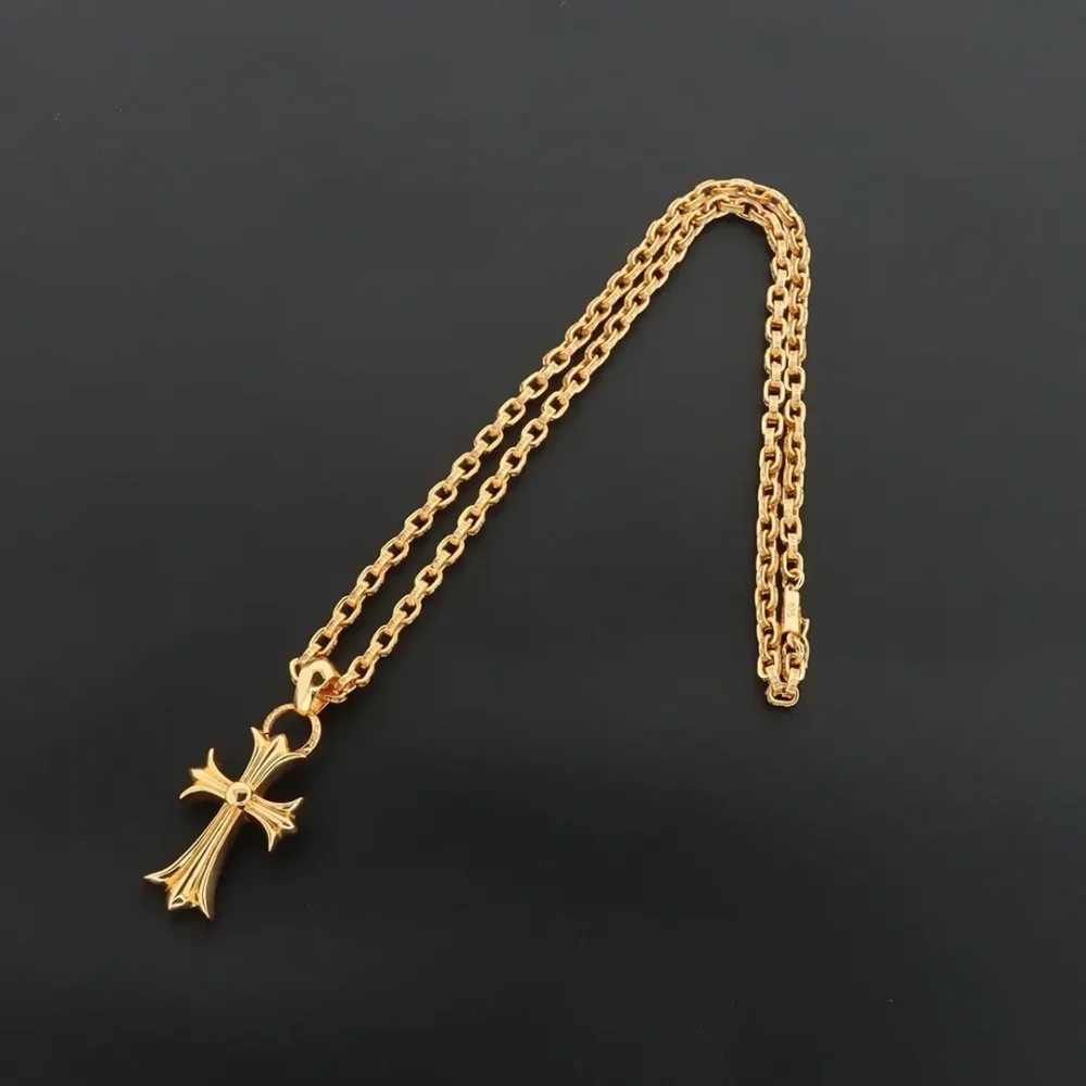 Halskette mit Kreuzanhänger in Gold – Bild 4
