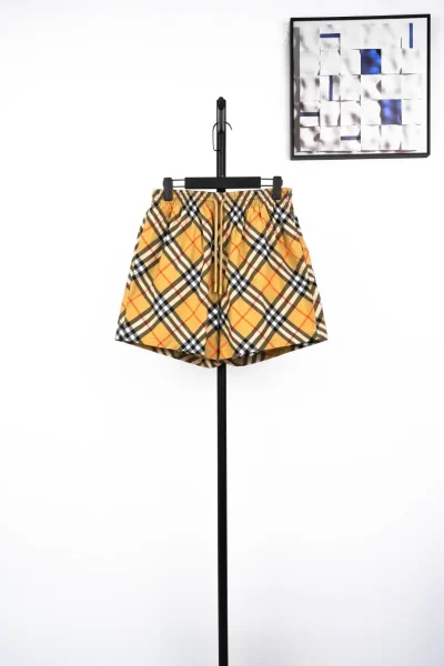 Karierte Mesh-Shorts