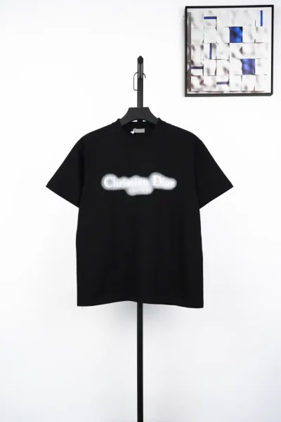 Leuchtendes schwarzes Kurzarm-T-Shirt