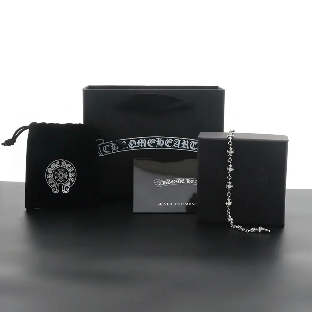 Schnalle mit Diamantkreuzarmband