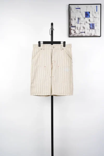 Shorts mit Taschenstreifen und Buchstaben D, Red Line