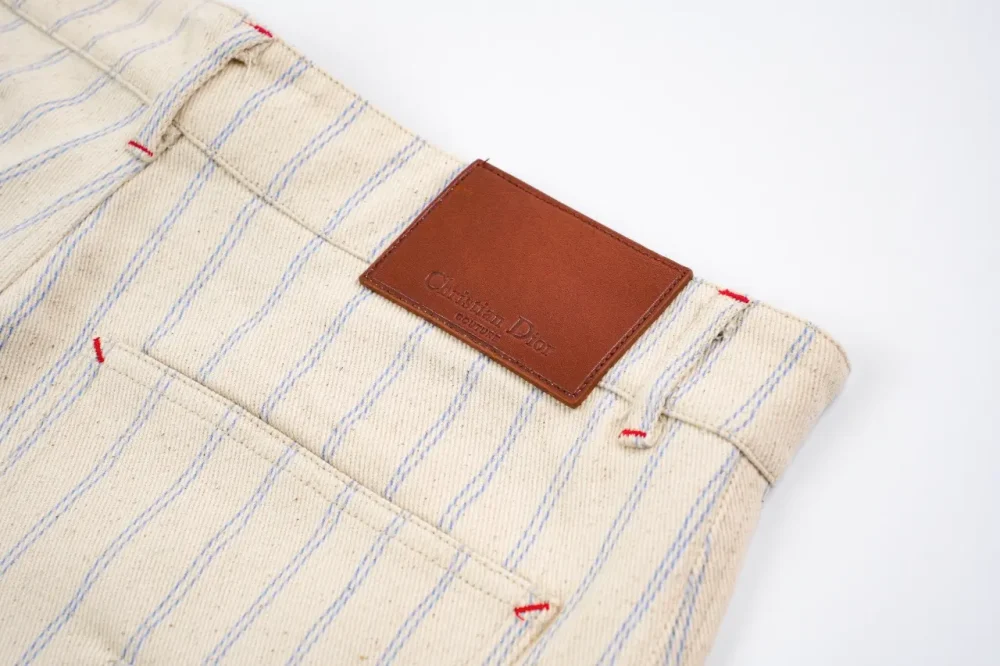 Shorts mit Taschenstreifen und Buchstaben D, Red Line – Bild 17