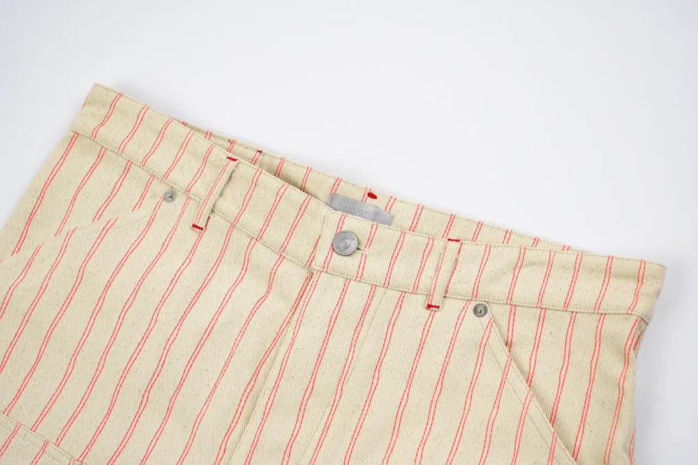 Shorts mit Taschenstreifen und Buchstaben D, Red Line – Bild 4