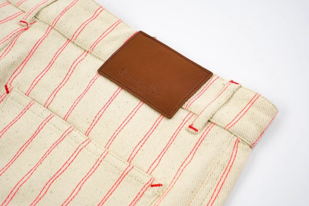 Shorts mit Taschenstreifen und Buchstaben D, Red Line – Bild 7