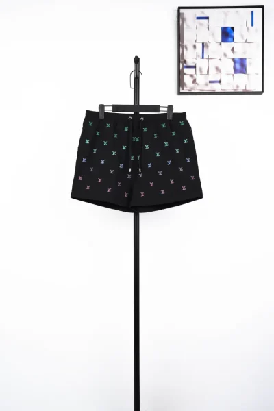 Strandshorts mit Farbverlauf und Monogramm in Schwarz