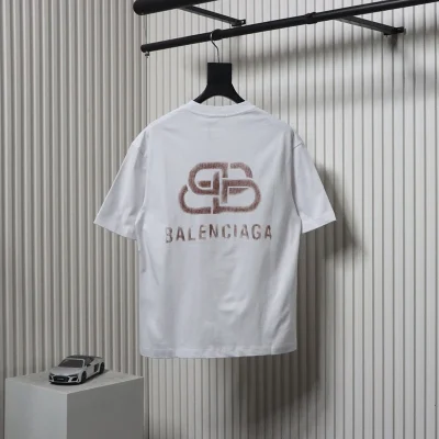 T-Shirt mit abgenutztem Schloss-Print