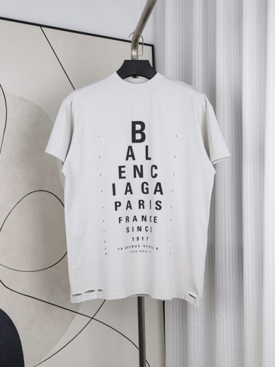 T-Shirt mit aufgedrucktem Logo in Sehtafel-Optik