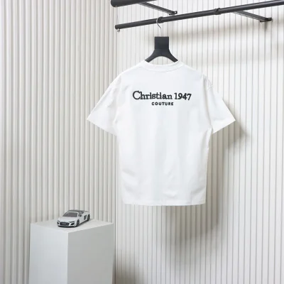 T-Shirt mit aufgesticktem Logo von 1947