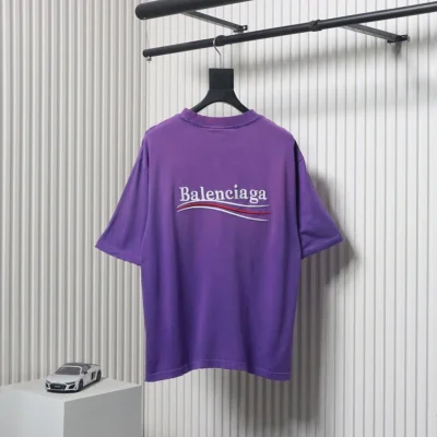 T-Shirt mit gesticktem zerrissenem Logo