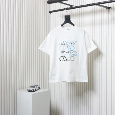 T-Shirt mit unregelmäßiger Logo-Stickerei in Kontrastfarbe