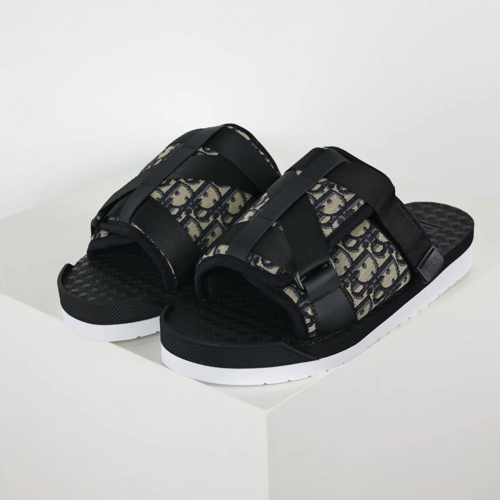 Alpha Sandale Beige und Schwarz Schräger Jacquard