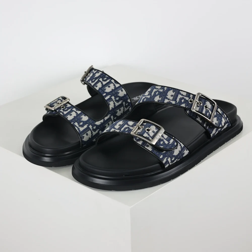 Aqua Sandal 'Oblique Blau Weiß und Schwarz'
