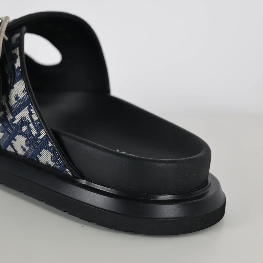 Aqua Sandal 'Oblique Blau Weiß und Schwarz' – Bild 8