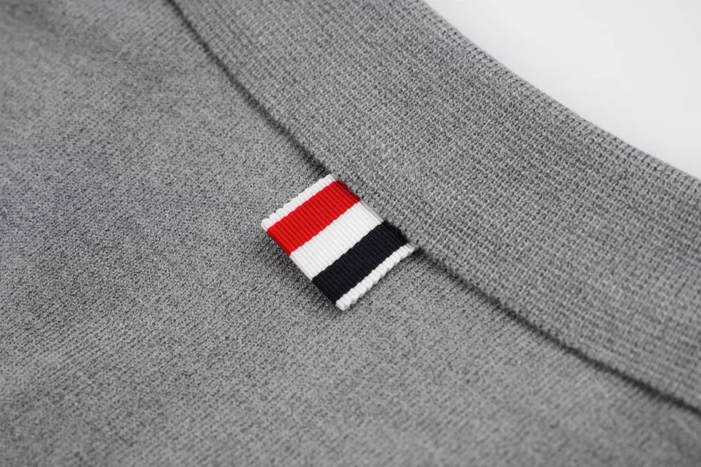 Armband-Poloshirt aus Eisseiden-Jacquard mit kurzen Ärmeln – Bild 8