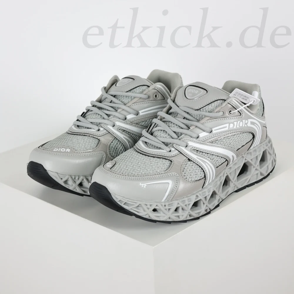 B35 x Kaws NXXT Athletic Sneakers Grau